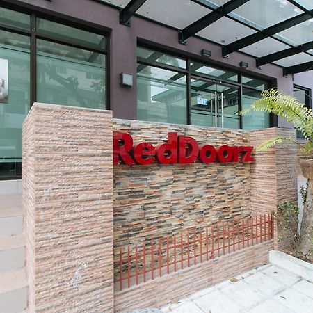 Reddoorz Plus At Evangelista Street Makati Makati City Esterno foto
