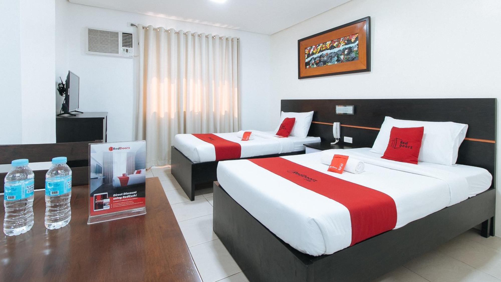 Reddoorz Plus At Evangelista Street Makati Makati City Esterno foto