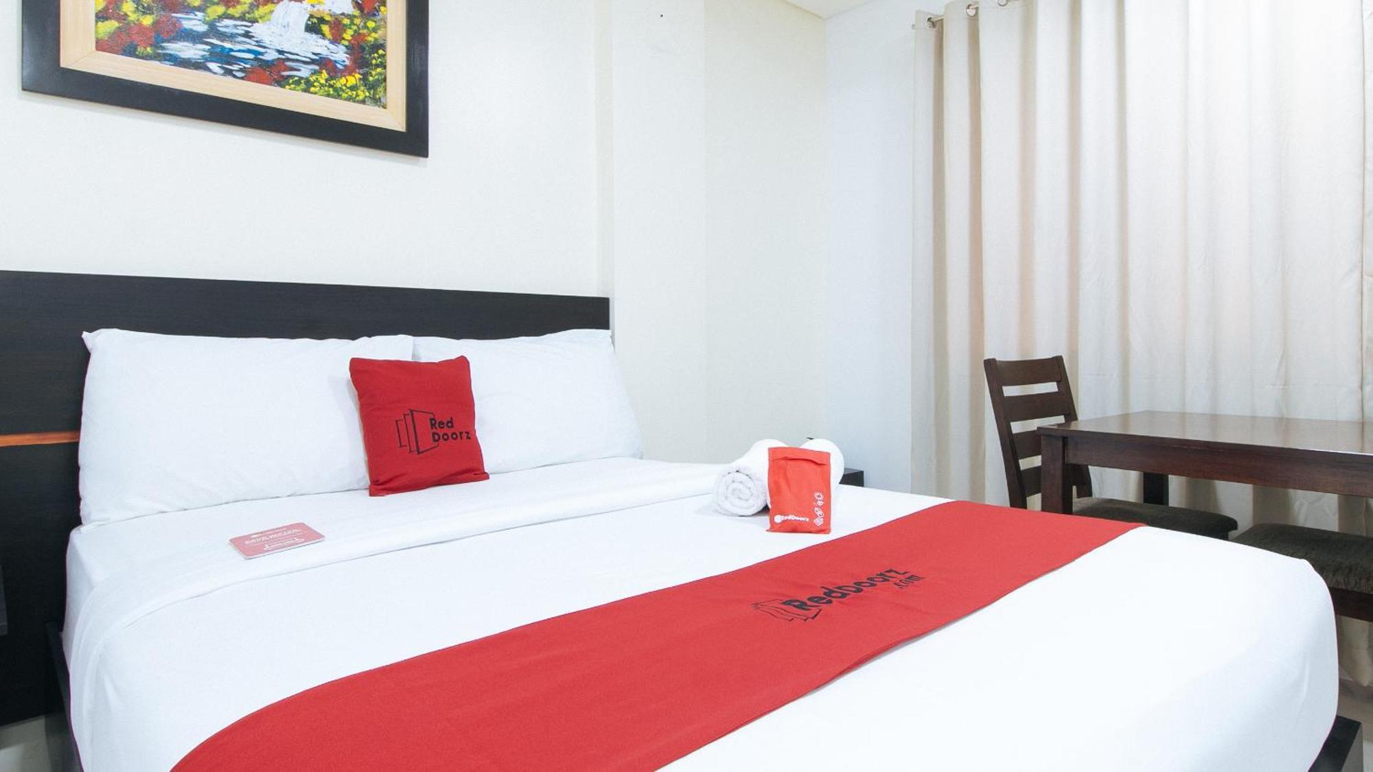 Reddoorz Plus At Evangelista Street Makati Makati City Esterno foto