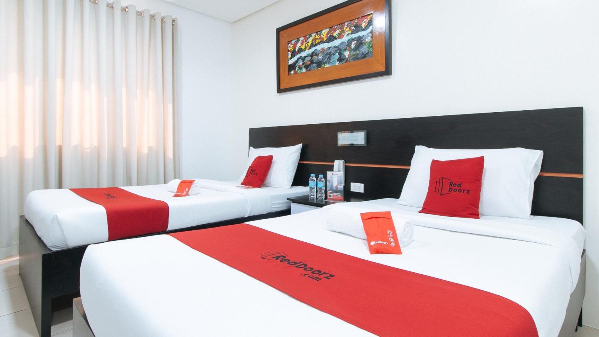 Reddoorz Plus At Evangelista Street Makati Makati City Esterno foto