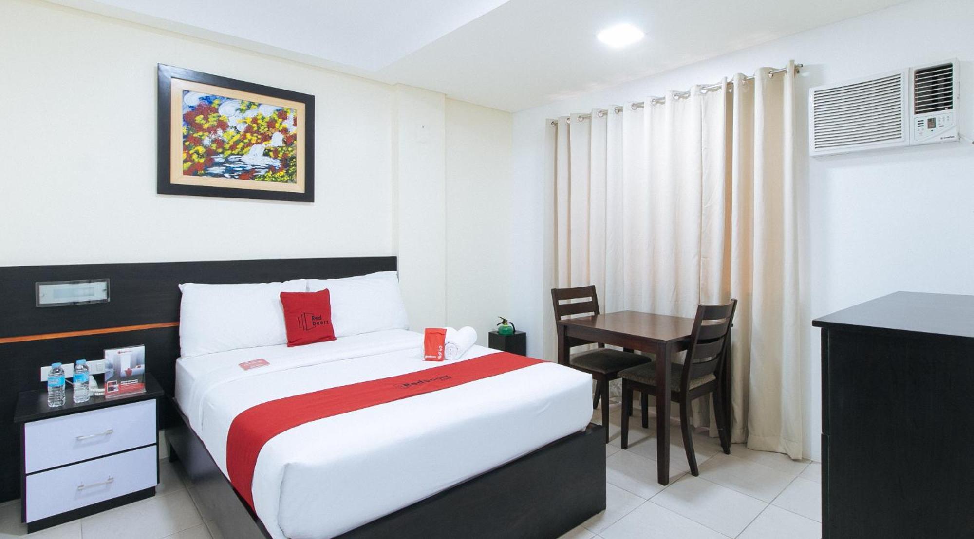 Reddoorz Plus At Evangelista Street Makati Makati City Esterno foto