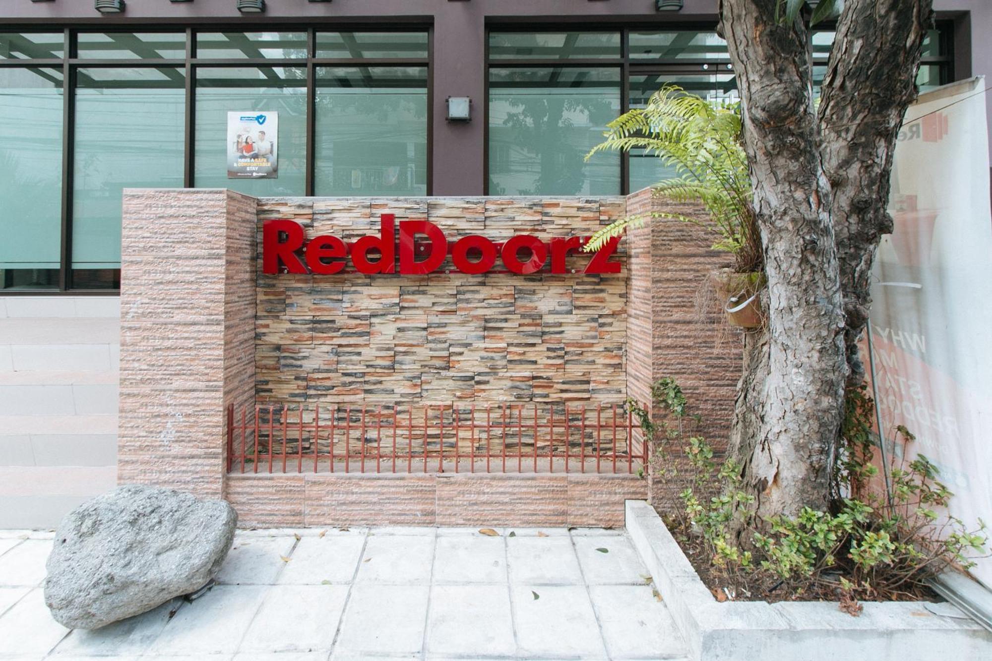 Reddoorz Plus At Evangelista Street Makati Makati City Esterno foto