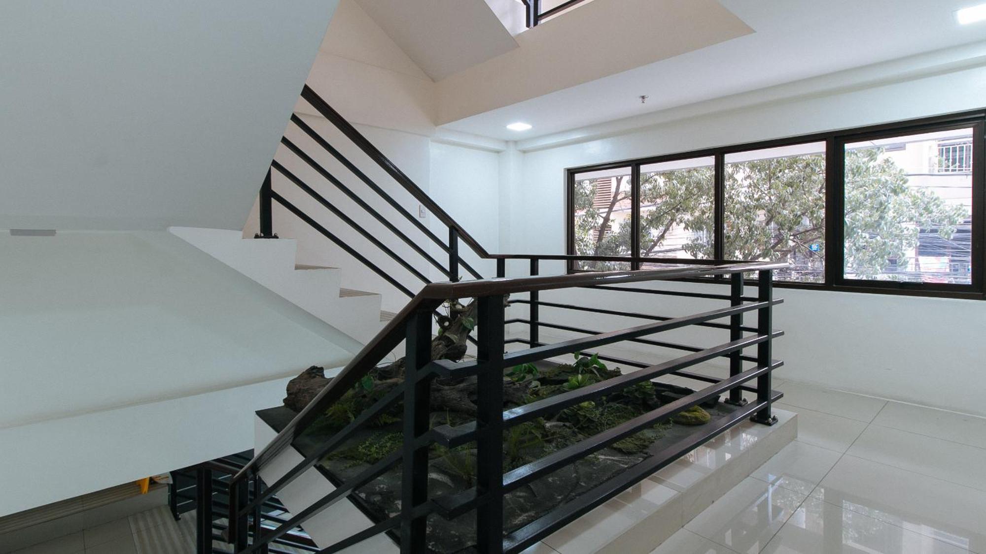 Reddoorz Plus At Evangelista Street Makati Makati City Esterno foto